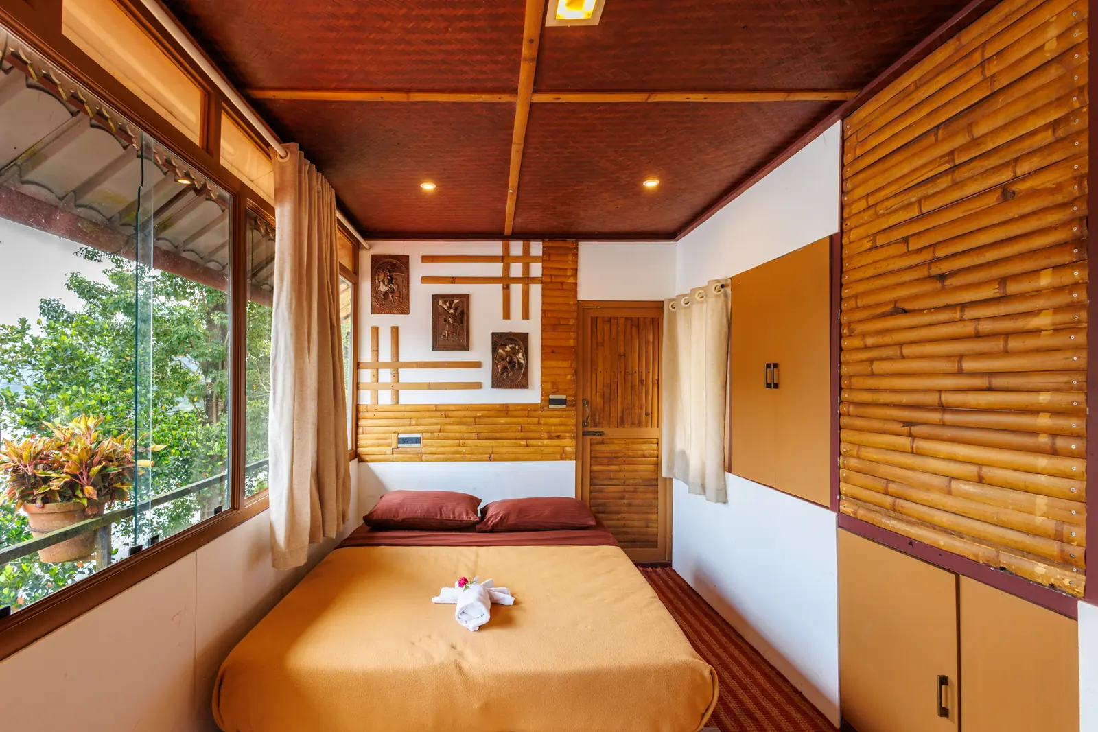 Specialty Lodging :Whispering Bamboo - Single Occupancy