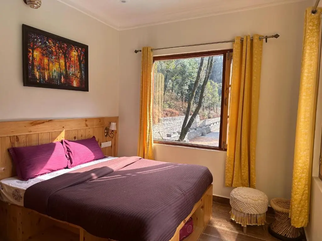Guesthouse Single Room with Private Washroom