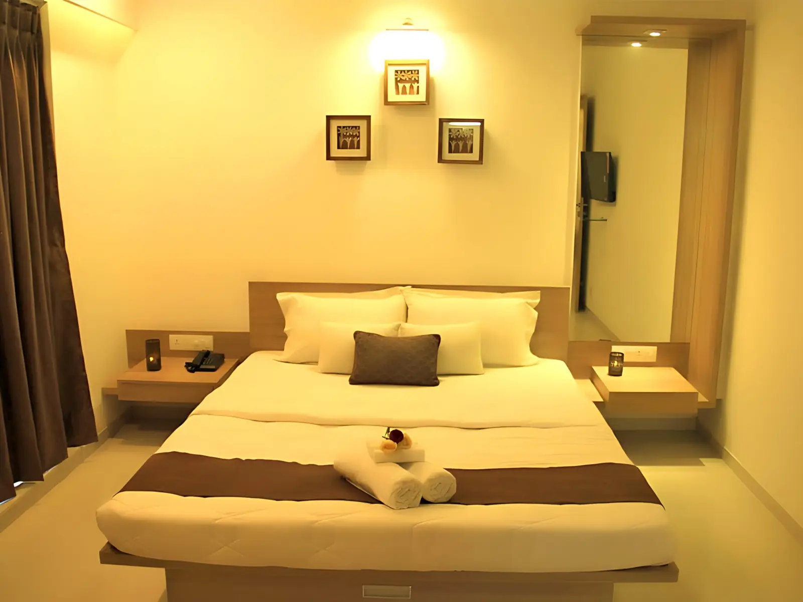 Deluxe Rooms ( Single Occupancy )